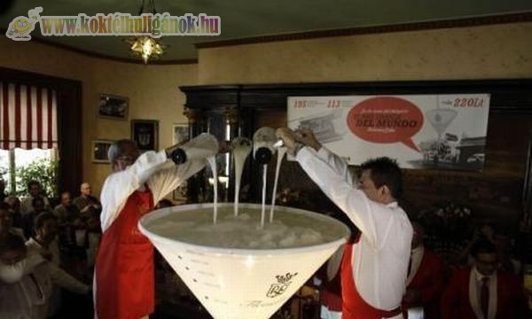 A világ legnagyobb daiquiri koktélja egy kubai bárban